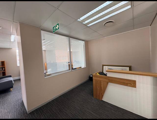 117M² OFFICE TO LET IN DAINFERN